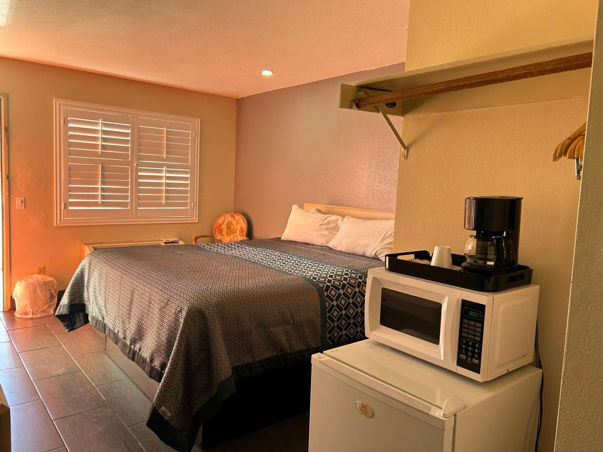 California Inn Hotel And Suites Adelanto Us 395 Extérieur photo