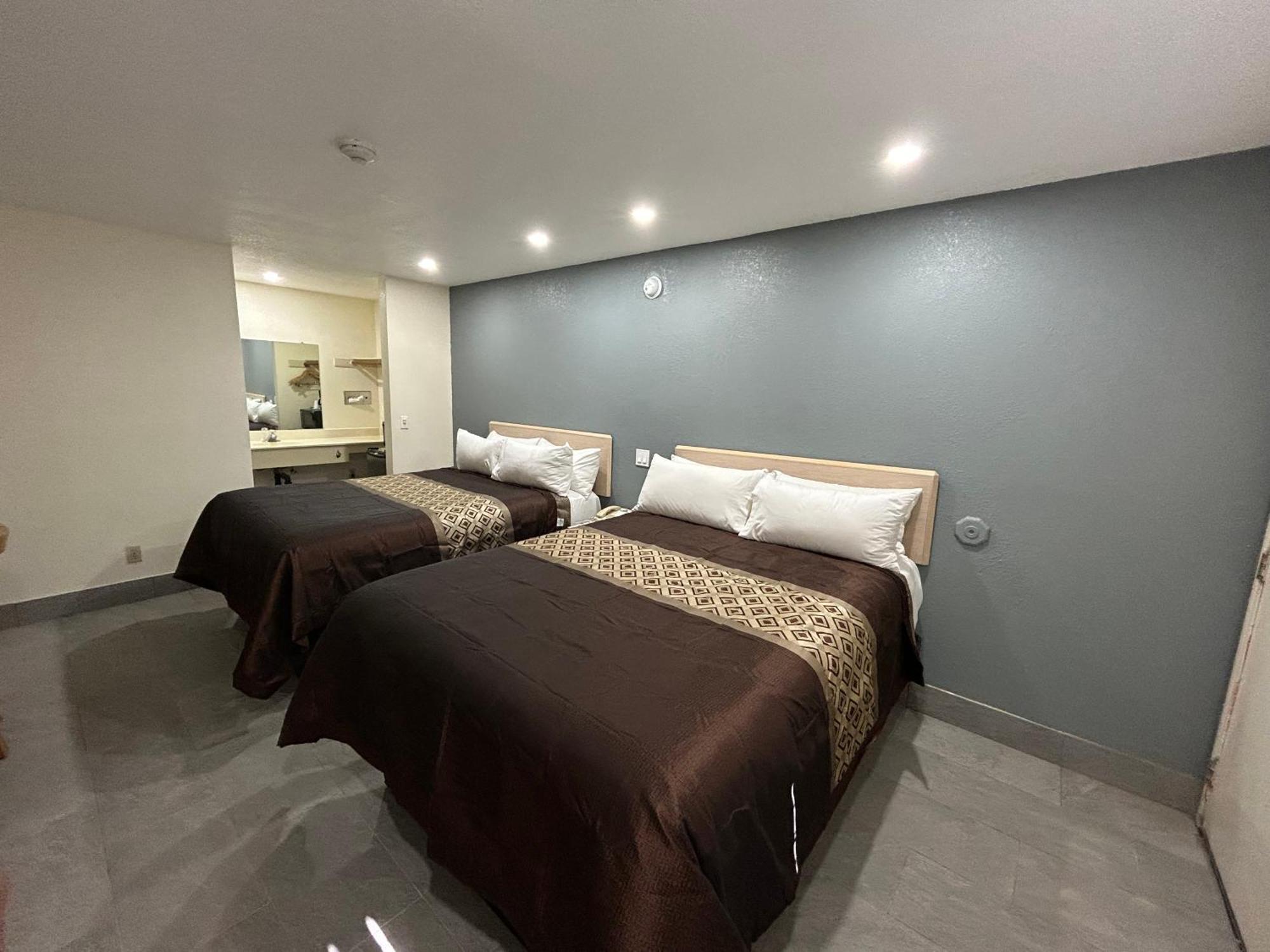 California Inn Hotel And Suites Adelanto Us 395 Extérieur photo