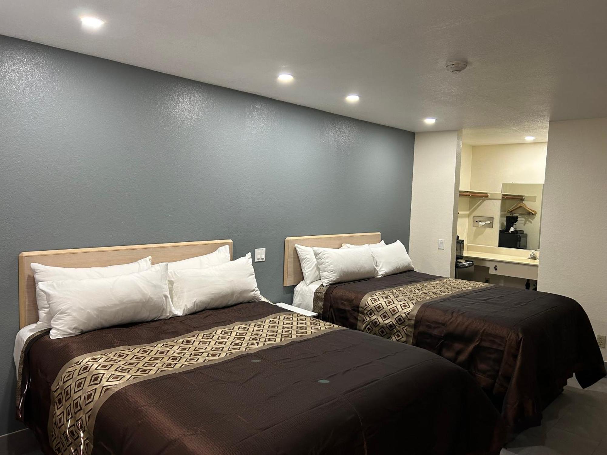 California Inn Hotel And Suites Adelanto Us 395 Extérieur photo