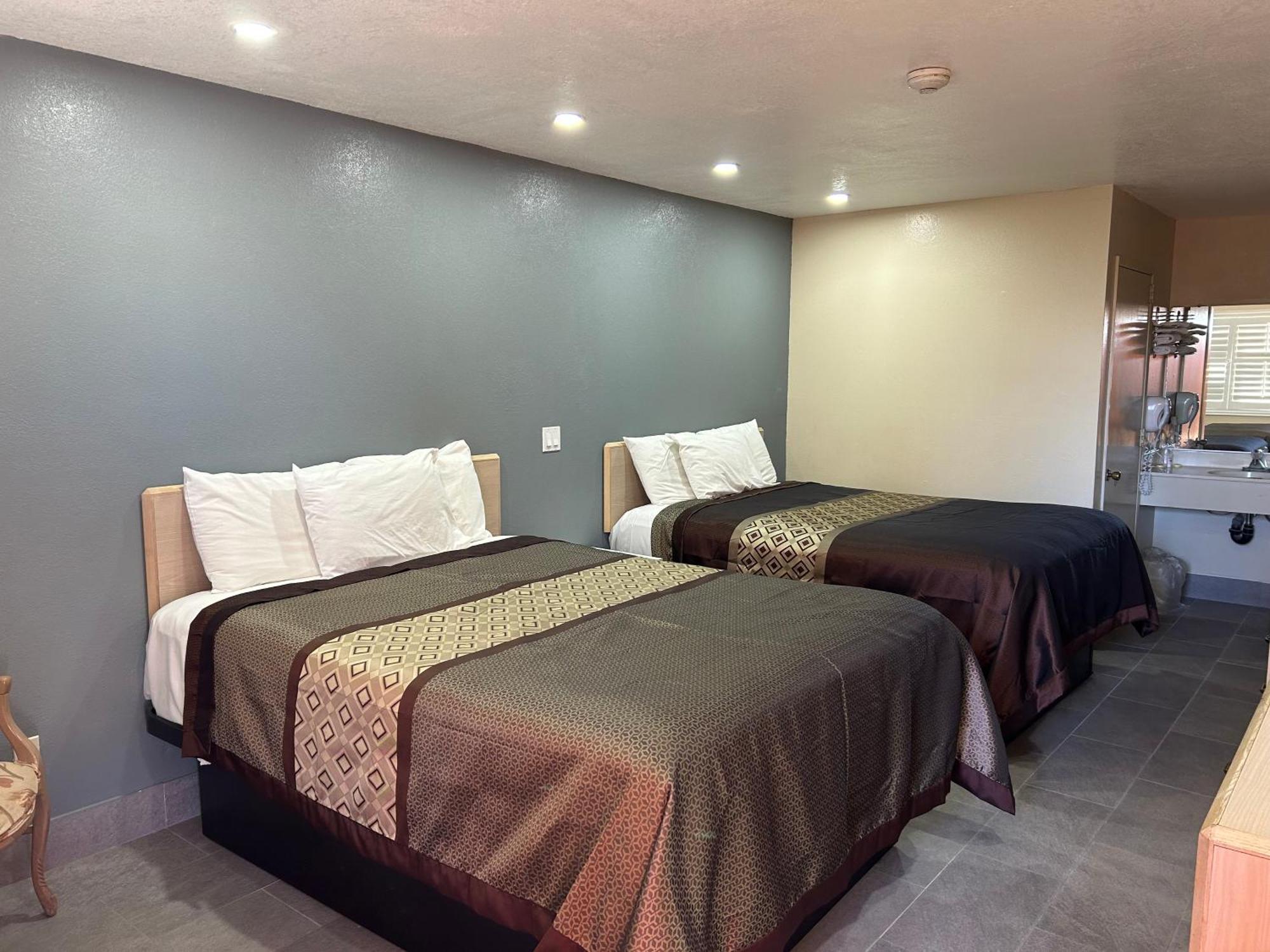 California Inn Hotel And Suites Adelanto Us 395 Extérieur photo