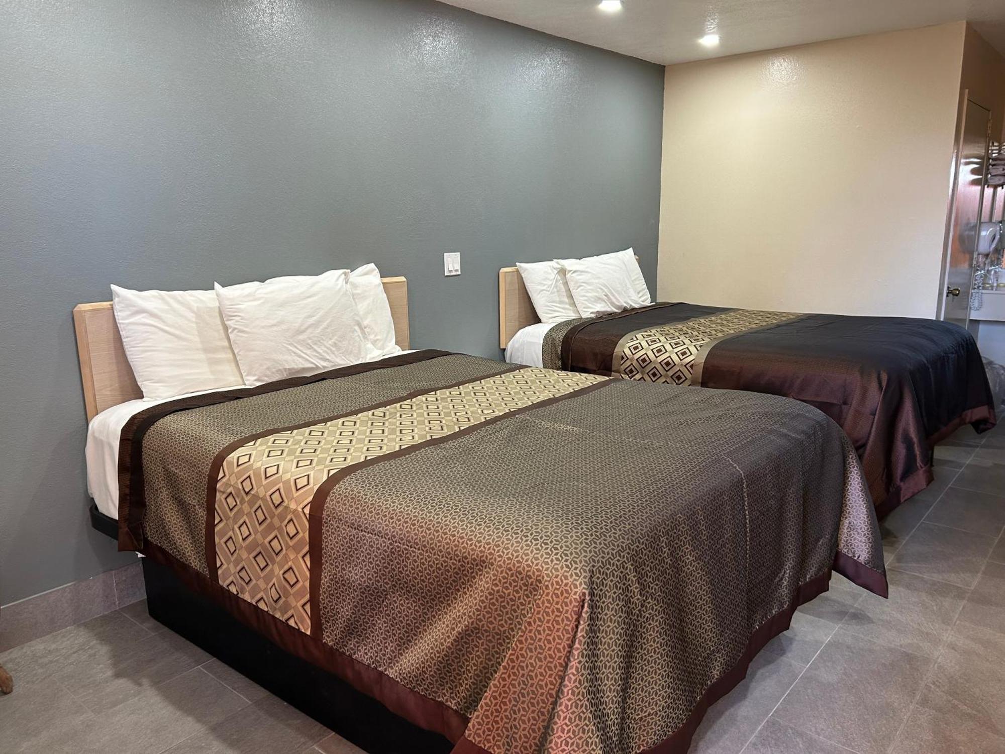 California Inn Hotel And Suites Adelanto Us 395 Extérieur photo