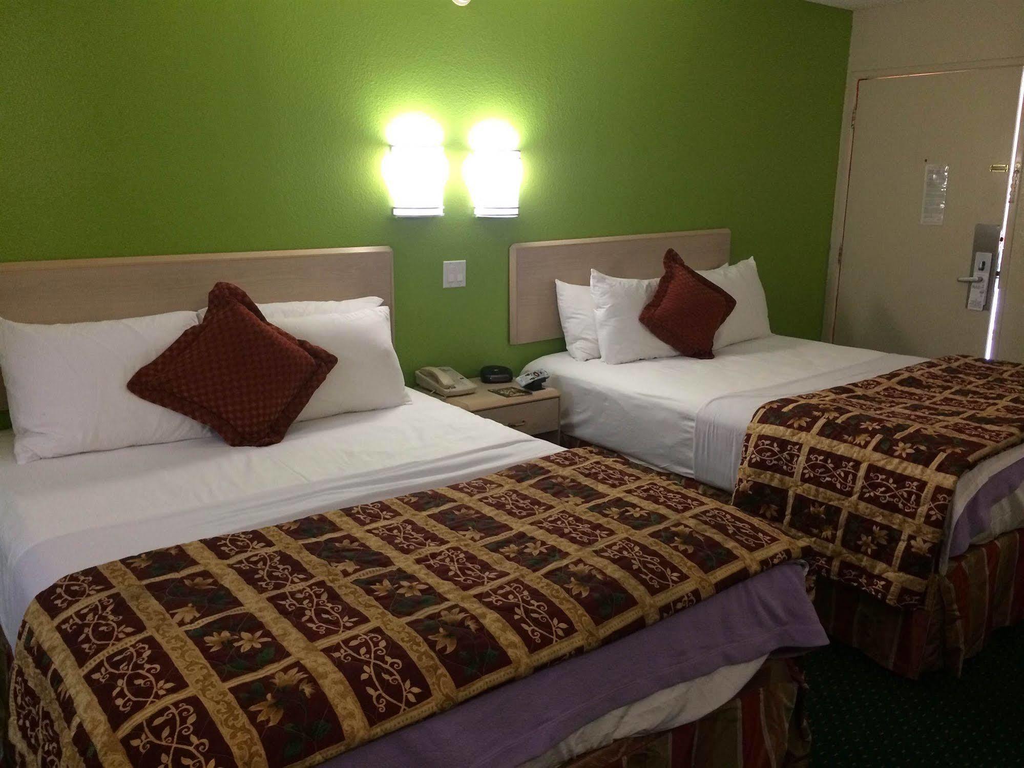 California Inn Hotel And Suites Adelanto Us 395 Extérieur photo