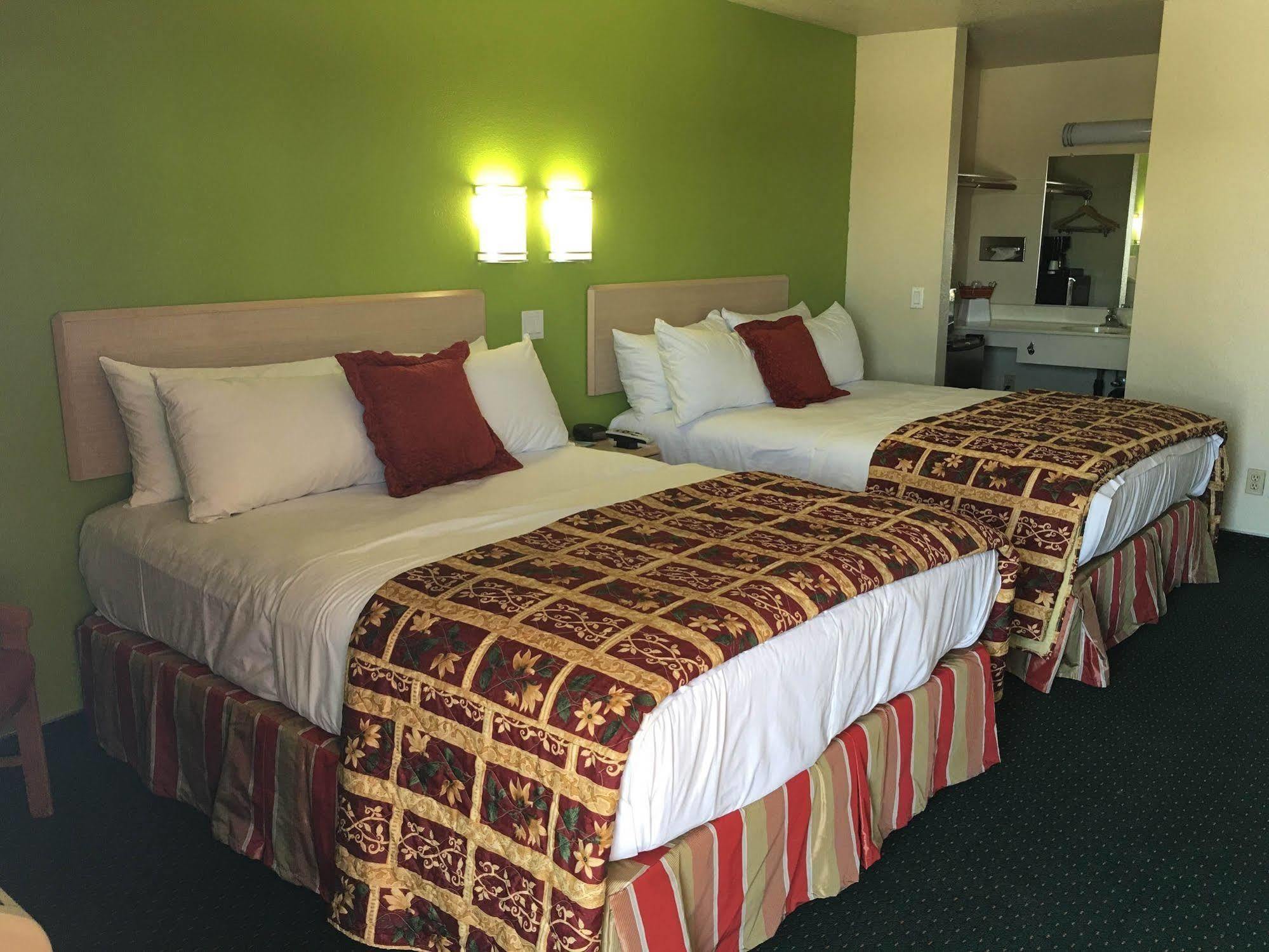 California Inn Hotel And Suites Adelanto Us 395 Extérieur photo